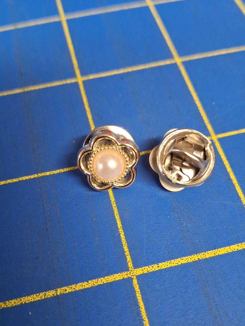 Pearl Faux Tack 0.25" Pin Gold Tone New Set of 2.  #1